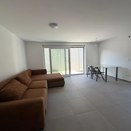 Moderne 2-zimmer-wohnung Mit Grosser Terrasse Und Eigenem Stellplatz Apartment *